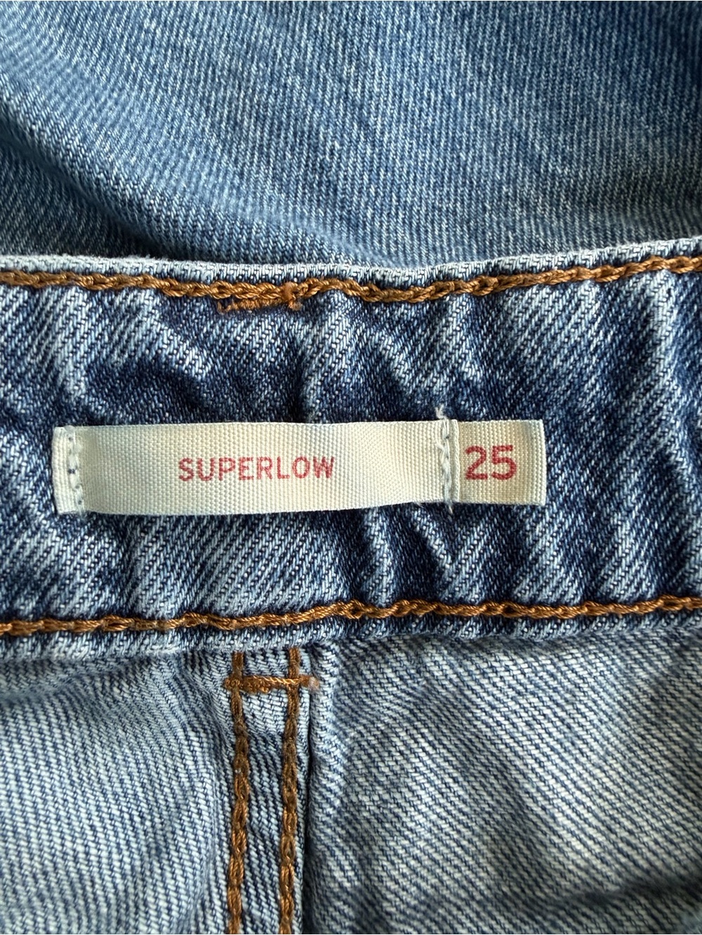 Levi's light blue denim jeans with tan leather patch - Picture 4 of 6
